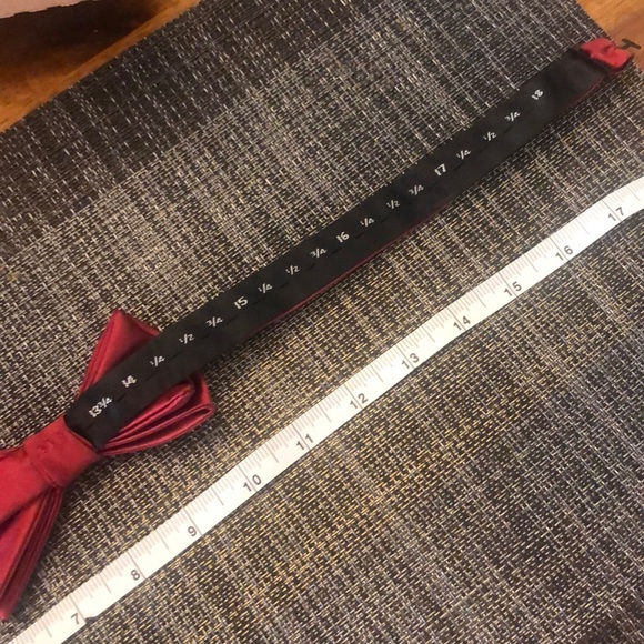 Red bow tie - Picture 5 of 8